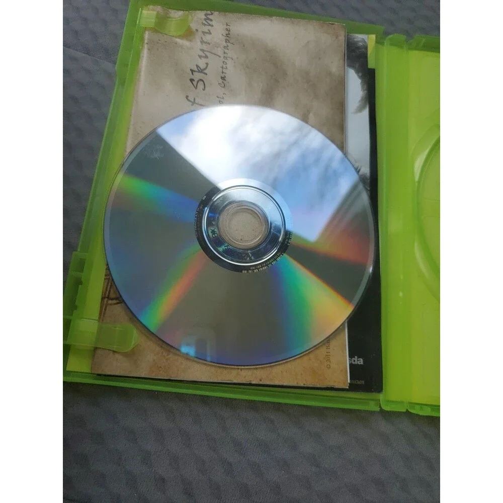 Skyrim- The Elder Scrolls V, Xbox 360, EUC, Compatible with Kinect Sensor.